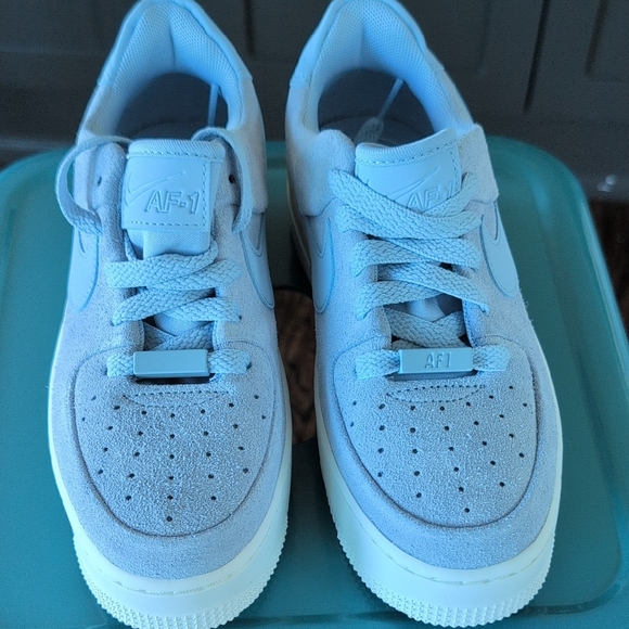 Nike Air Force 1 Low Sage Womens size 6 - Picture 3 of 9
